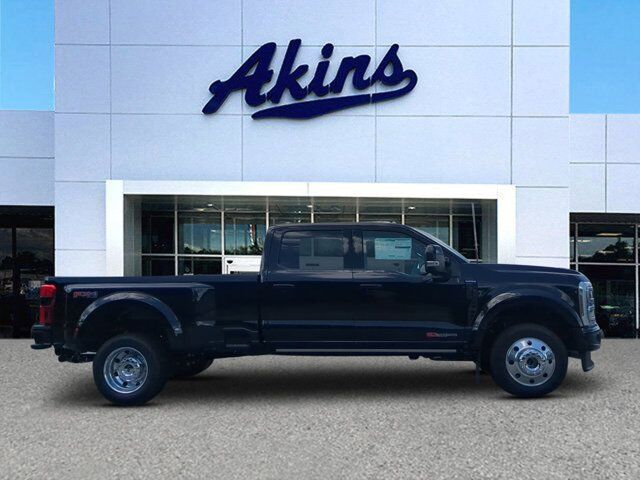 2025 Ford Super Duty F-450 DRW Platinum