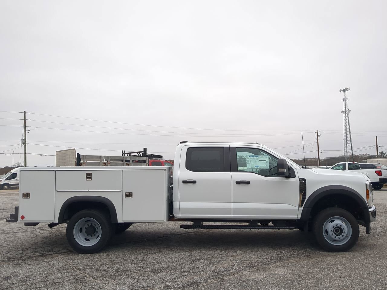 2025 Ford Super Duty F-450 DRW Service Body