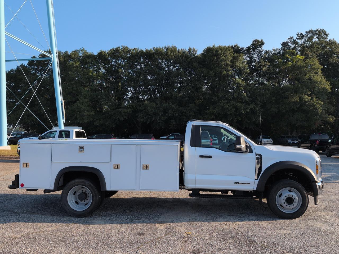 2025 Ford Super Duty F-450 DRW Service Body