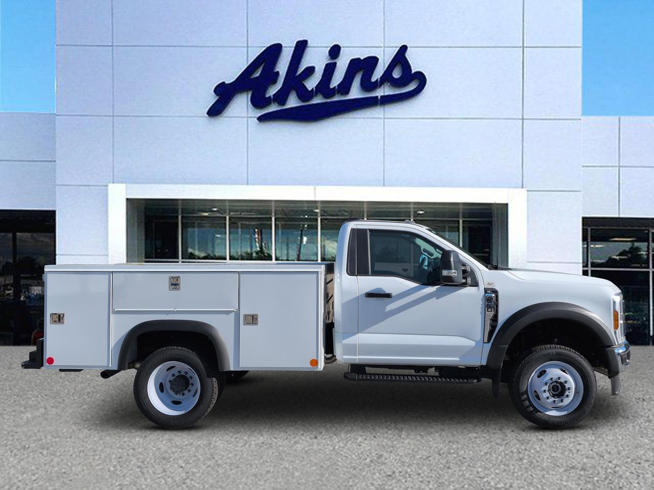 2025 Ford Super Duty F-450 DRW Service Body