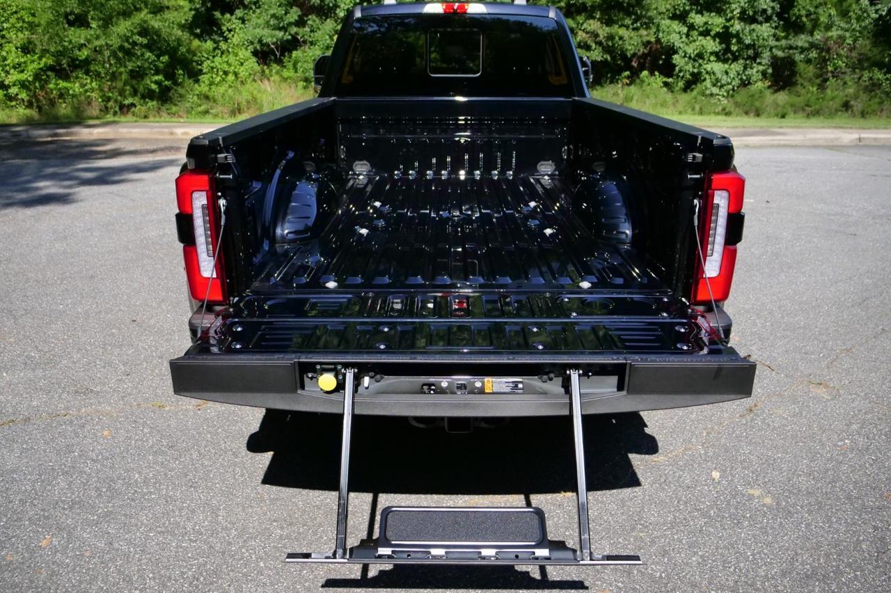 2025 Ford Super Duty F-450 Platinum 4X4 / DRW / HO Diesel / Pro Power Onboard! Lincolnton NC