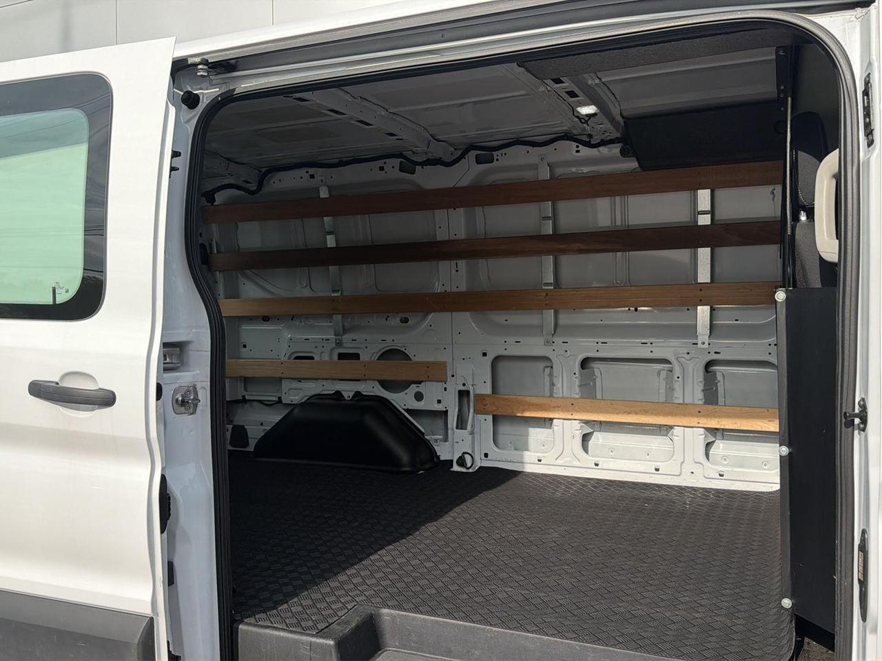 2025 Ford Transit Cargo Van T-250 130" LOW RF 9070 GVWR RWD Gaithersburg MD