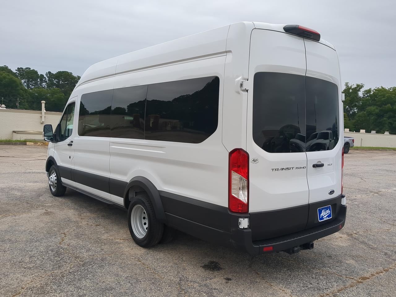 2025 Ford Transit Passenger Wagon XLT Appleton WI