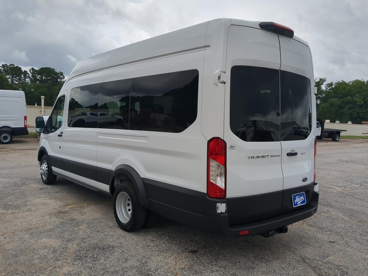 2025 Ford Transit Passenger Wagon XLT Appleton WI