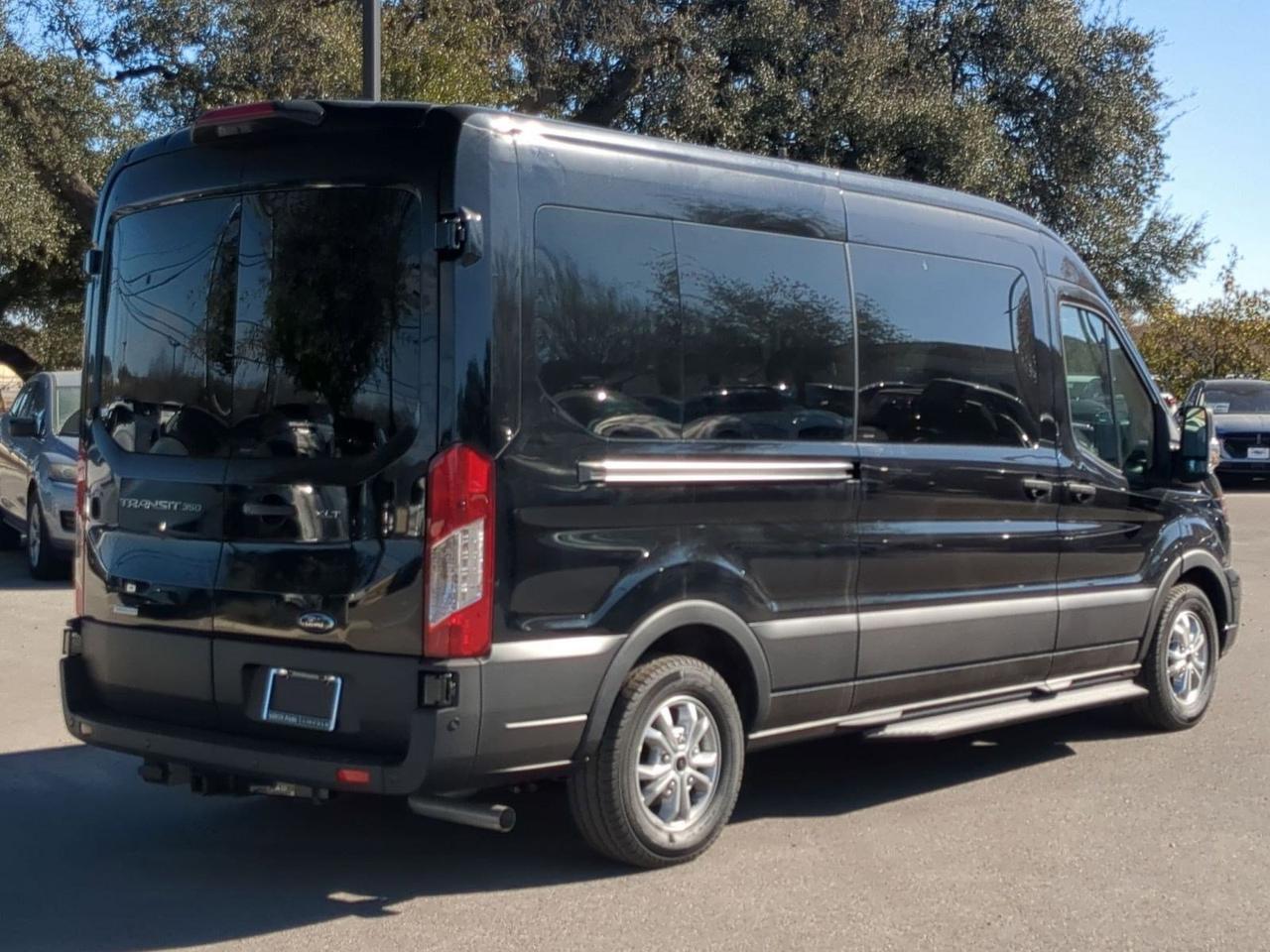 2025 Ford Transit Passenger Wagon XLT