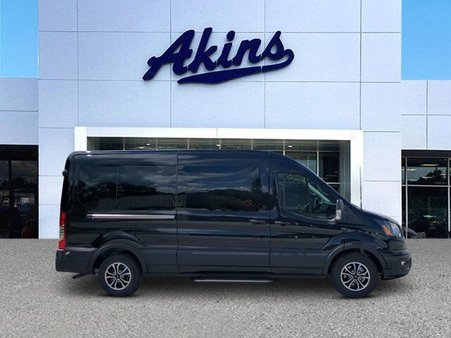 2025 Ford Transit Passenger Wagon XLT