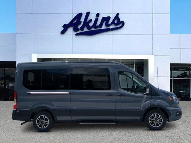 2025 Ford Transit Passenger Wagon XLT