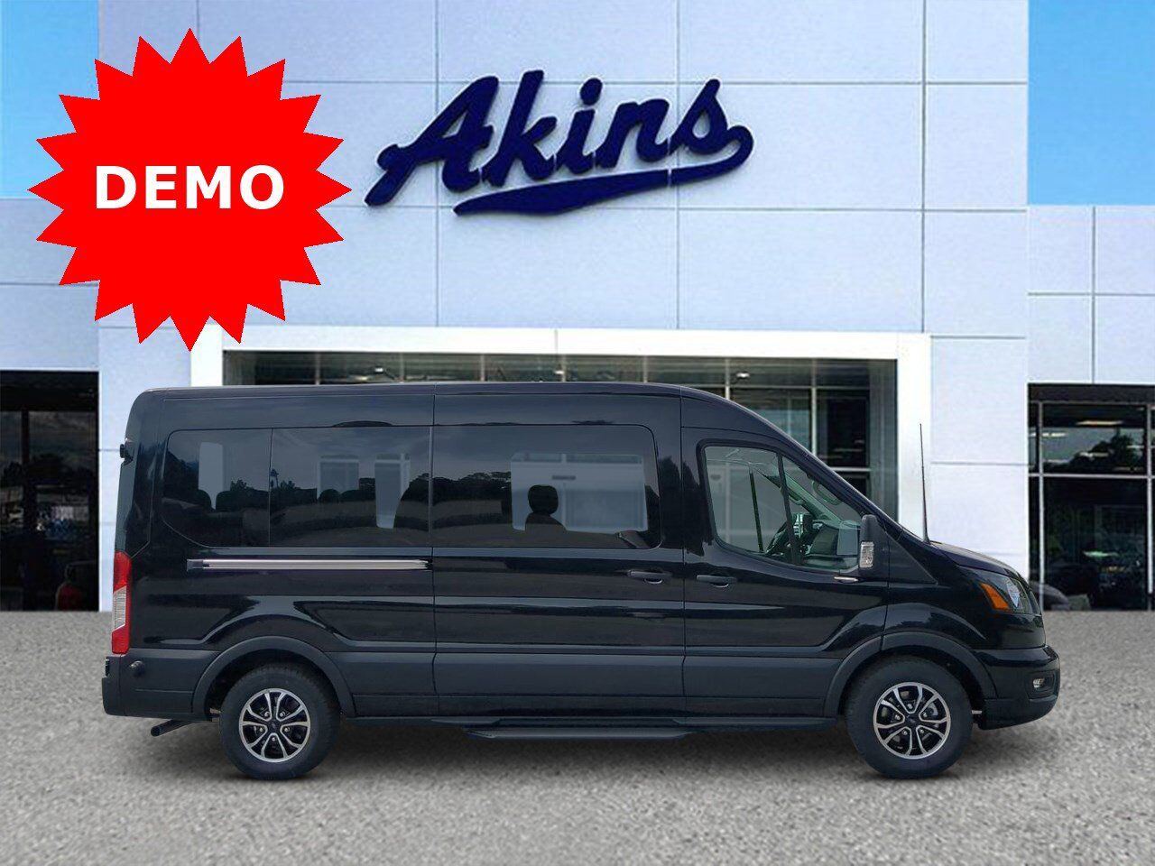 2025 Ford Transit Passenger Wagon XLT