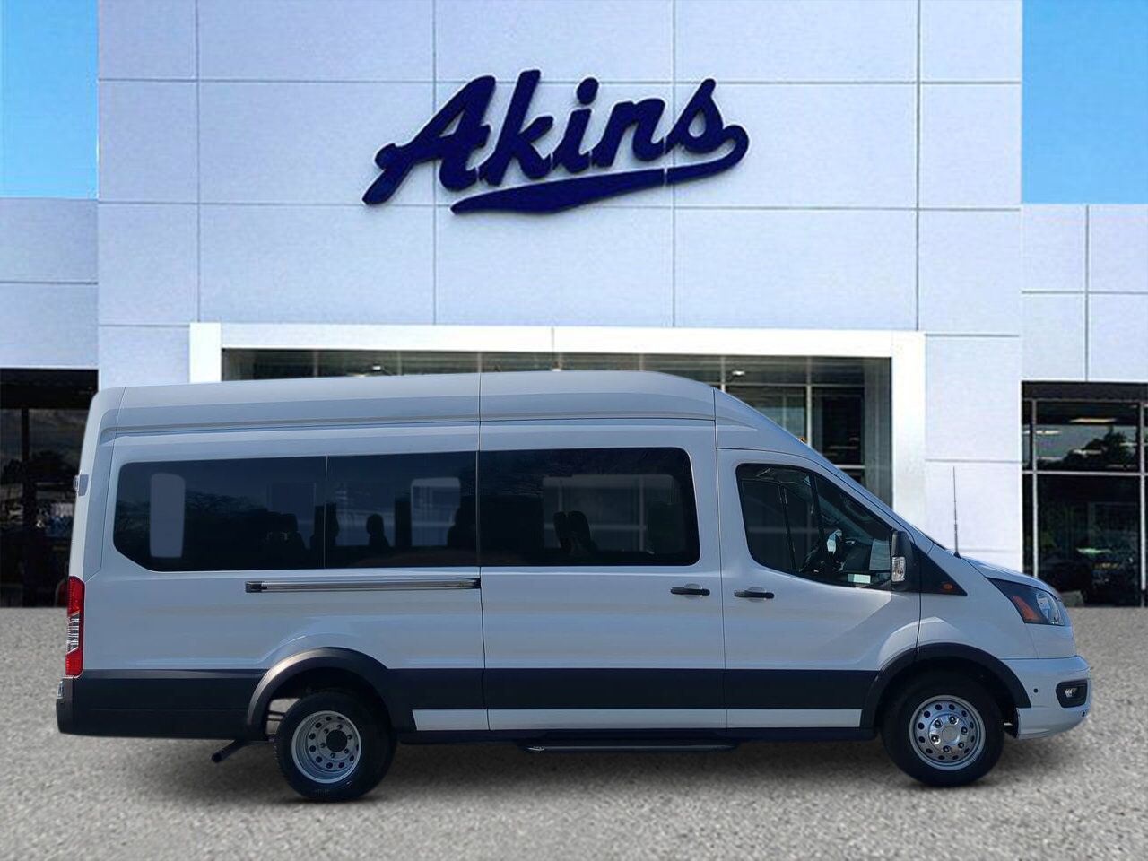 2025 Ford Transit Passenger Wagon XLT