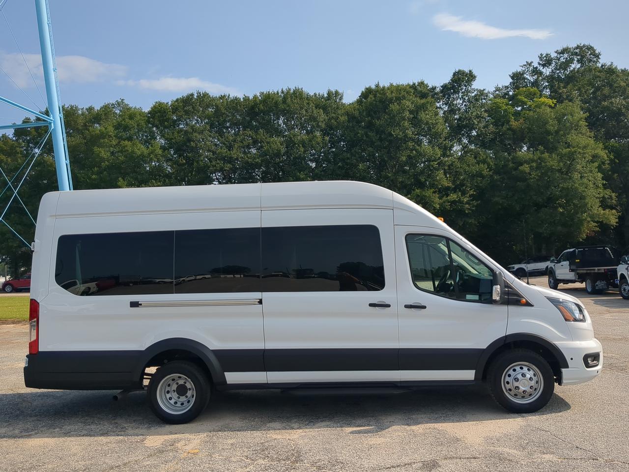 2025 Ford Transit Passenger Wagon XLT