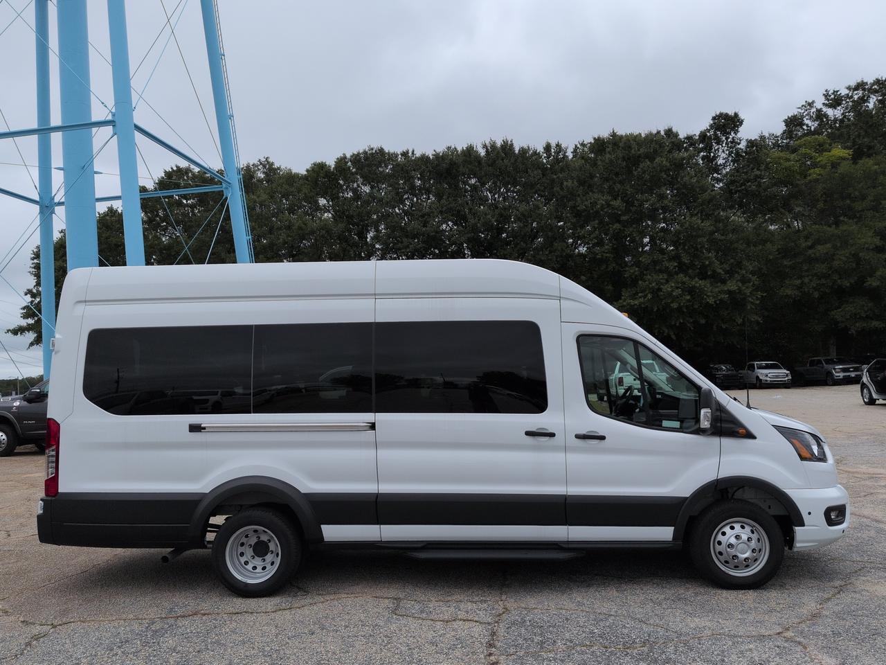 2025 Ford Transit Passenger Wagon XLT
