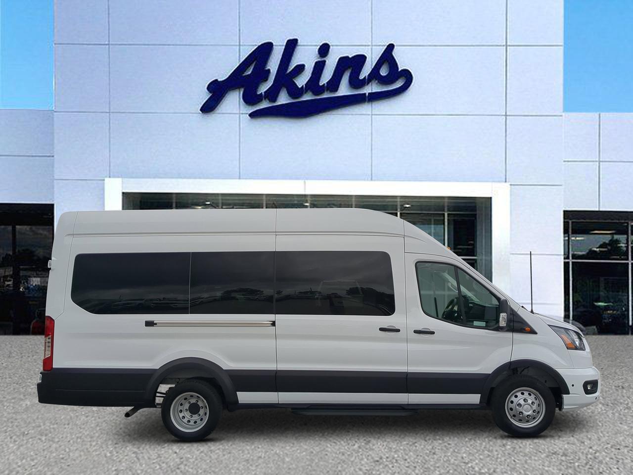 2025 Ford Transit Passenger Wagon XLT