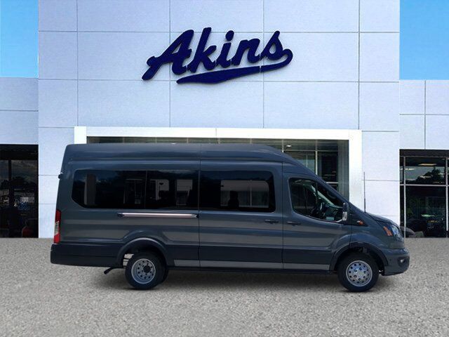 2025 Ford Transit Passenger Wagon XLT