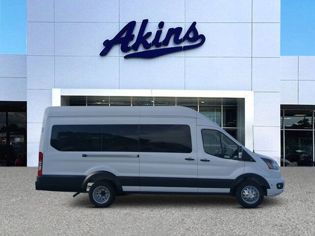 2025 Ford Transit Passenger Wagon XLT