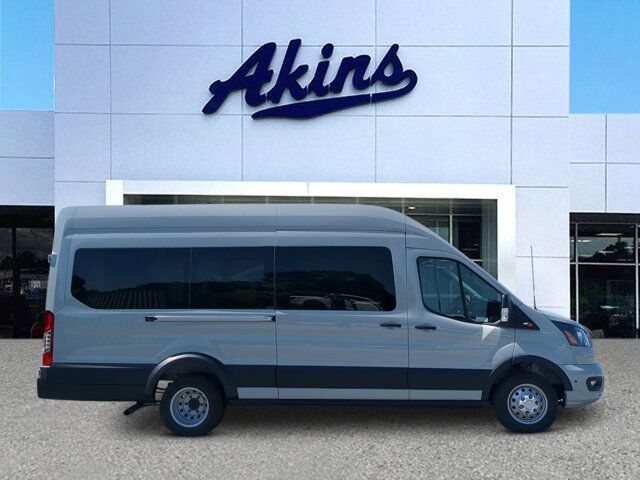 2025 Ford Transit Passenger Wagon XLT
