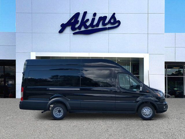 2025 Ford Transit Passenger Wagon XLT