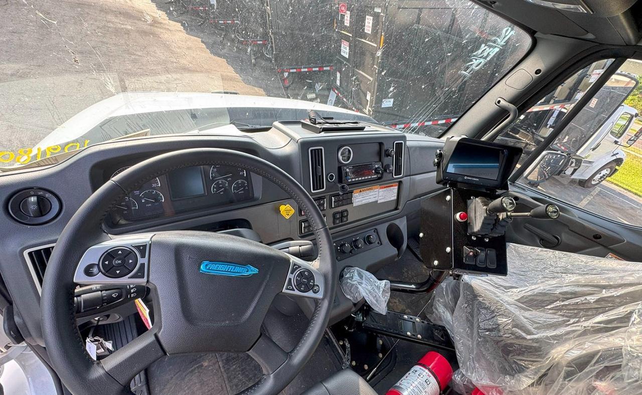 2025 Freightliner 114SD 60000 lb Pac Mac Roll Off Truck Tampa FL