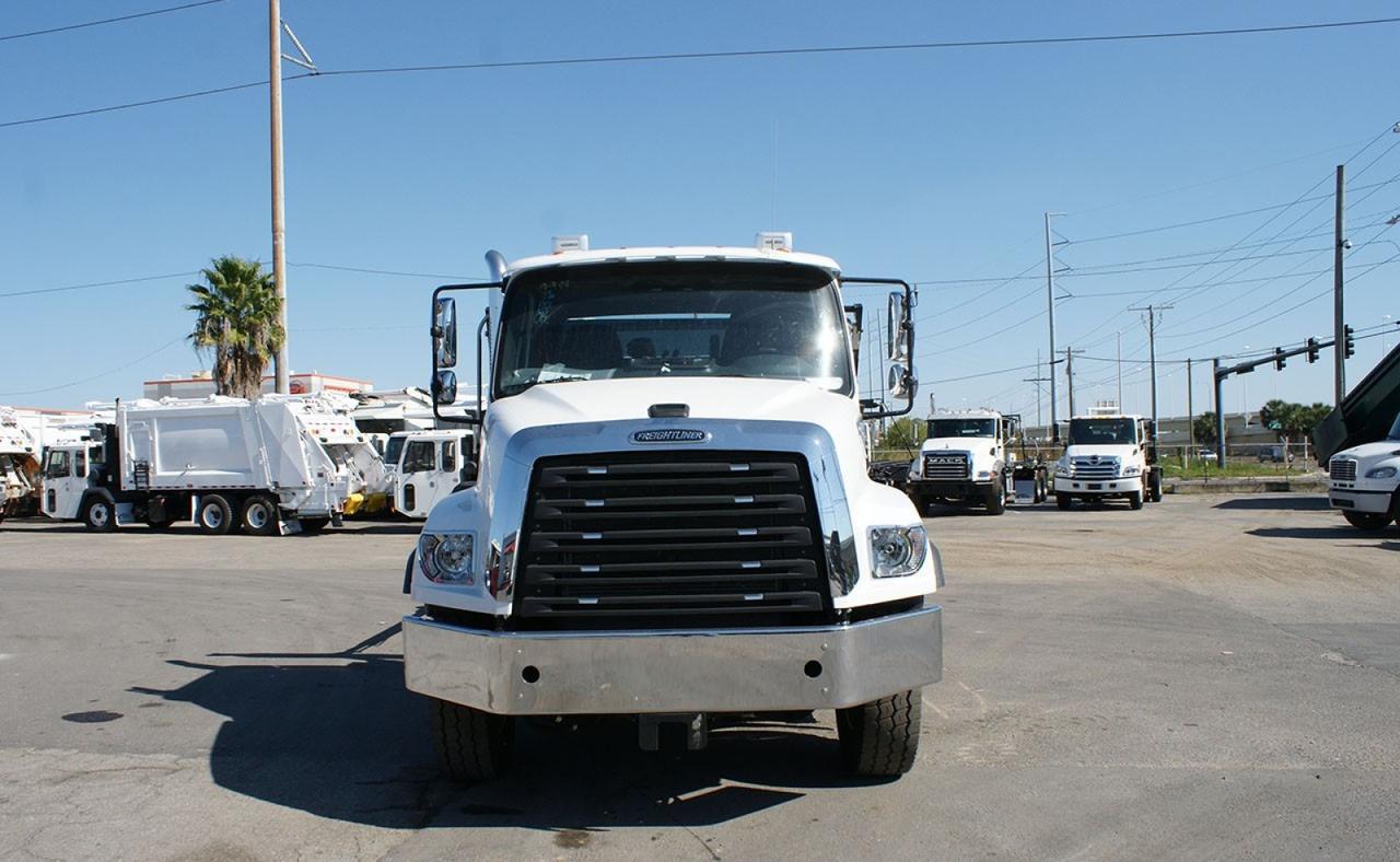 2025 Freightliner 114SD 60000 lbs Pac Mac Roll Off Truck