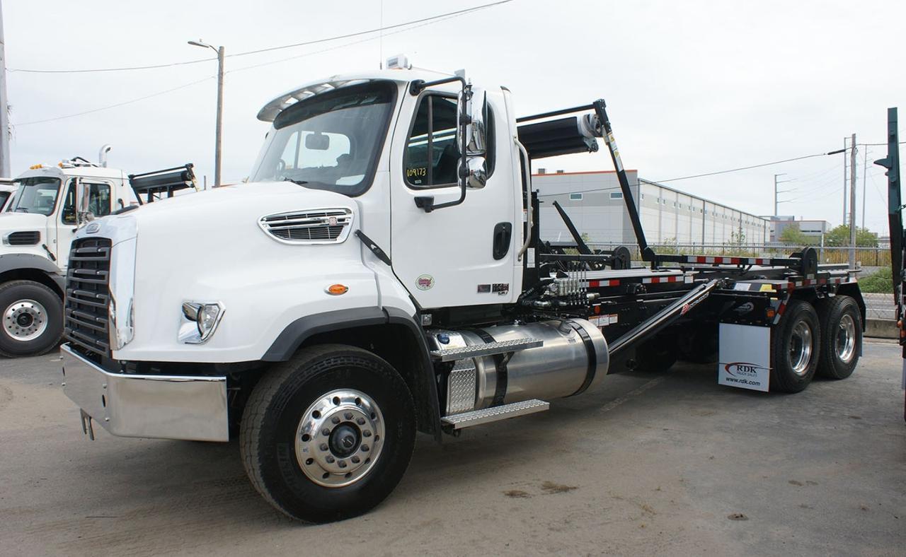 2025 Freightliner 114SD 60000 lbs Pac Mac Roll Off Truck