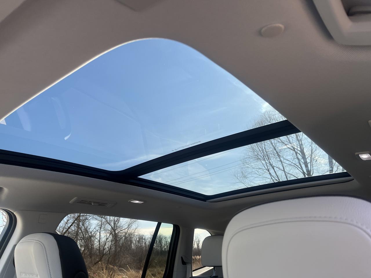 2025 GMC Acadia Denali w/Sunroof AdptvCrz HtdCldMemLthr HtdStrngWhl 20s HD-SurroundVision Saukville WI