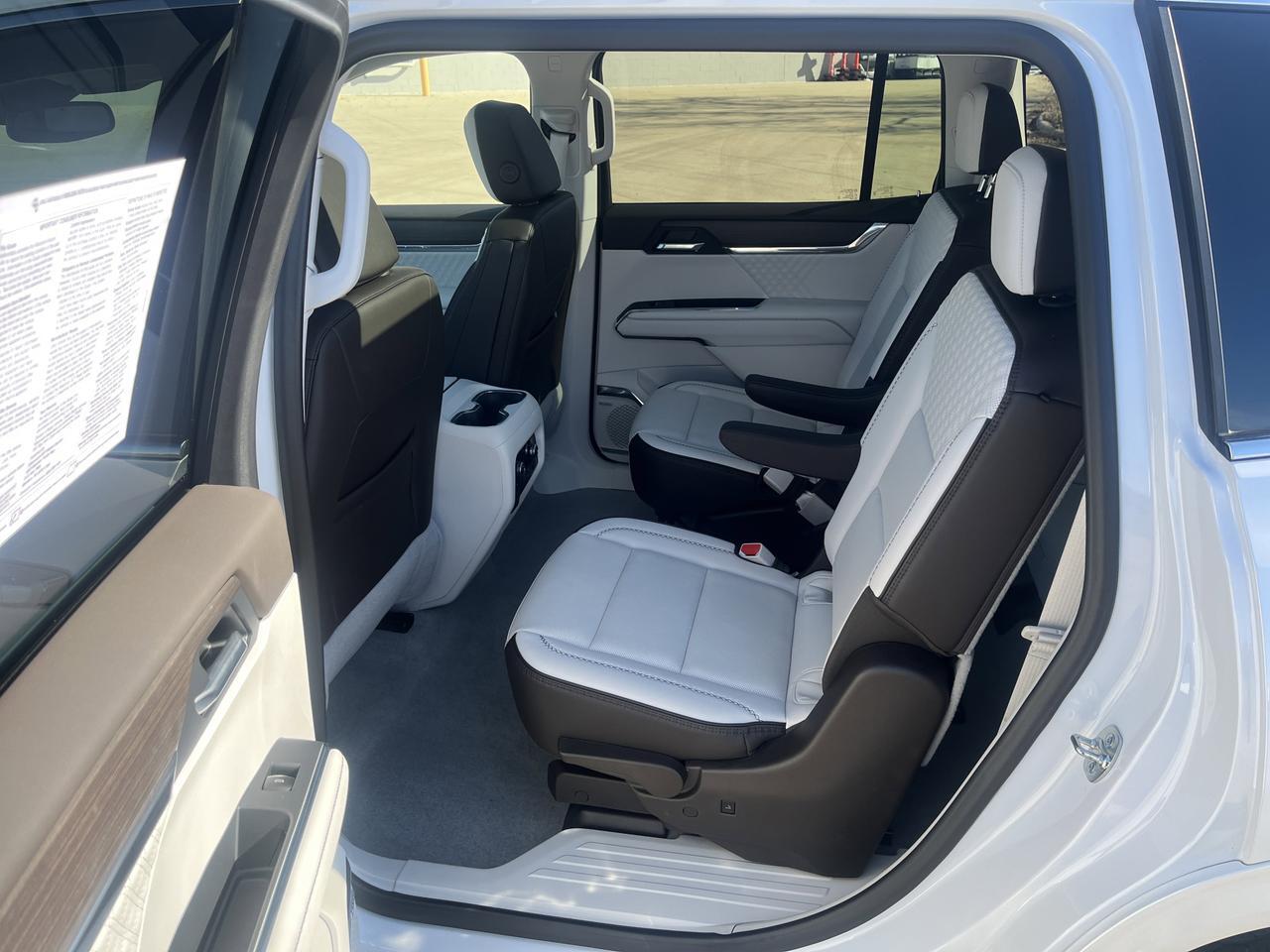 2025 GMC Acadia Denali w/Sunroof AdptvCrz HtdCldMemLthr HtdStrngWhl 20s HD-SurroundVision Saukville WI