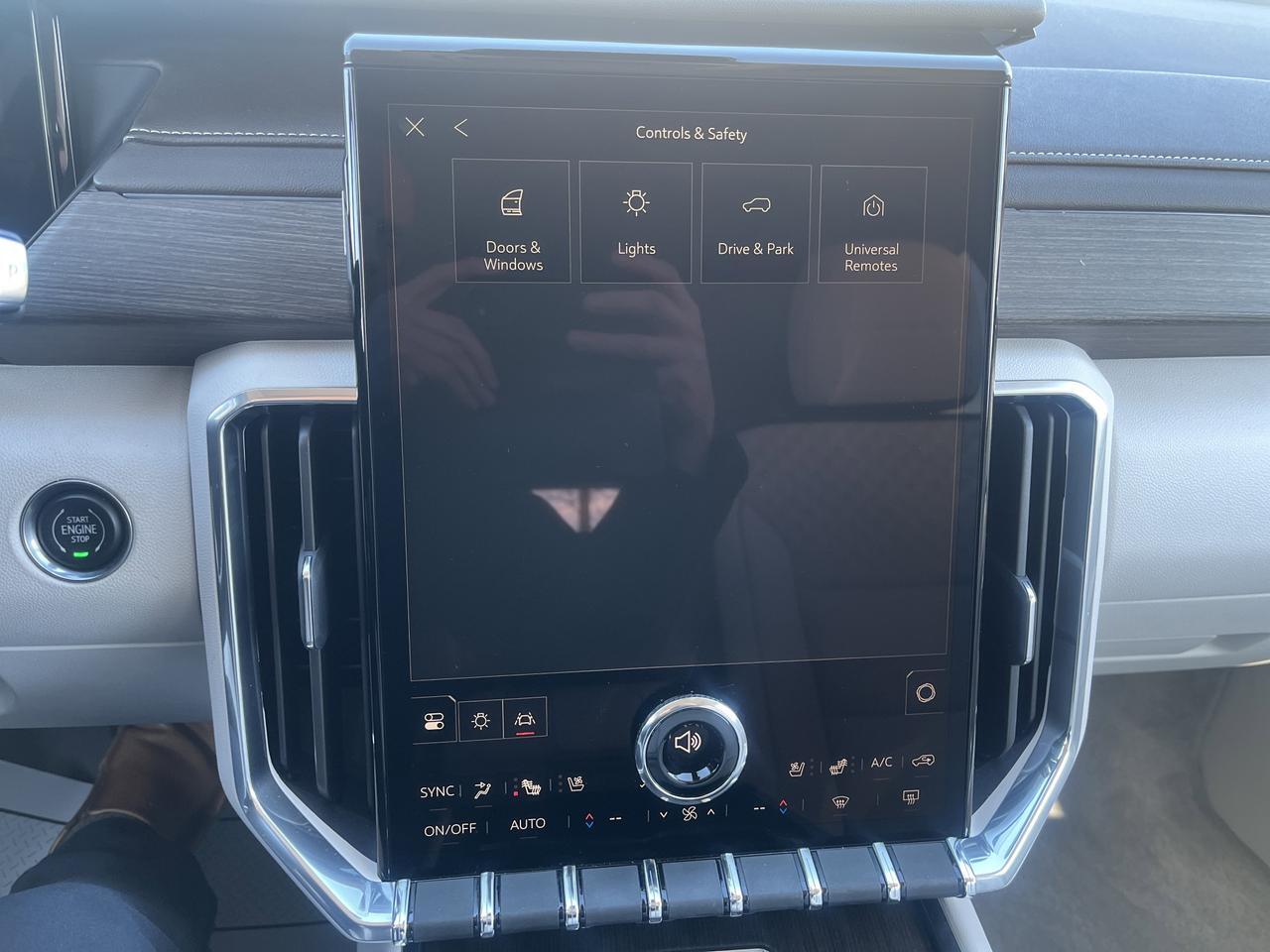 2025 GMC Acadia Denali w/Sunroof AdptvCrz HtdCldMemLthr HtdStrngWhl 20s HD-SurroundVision Saukville WI