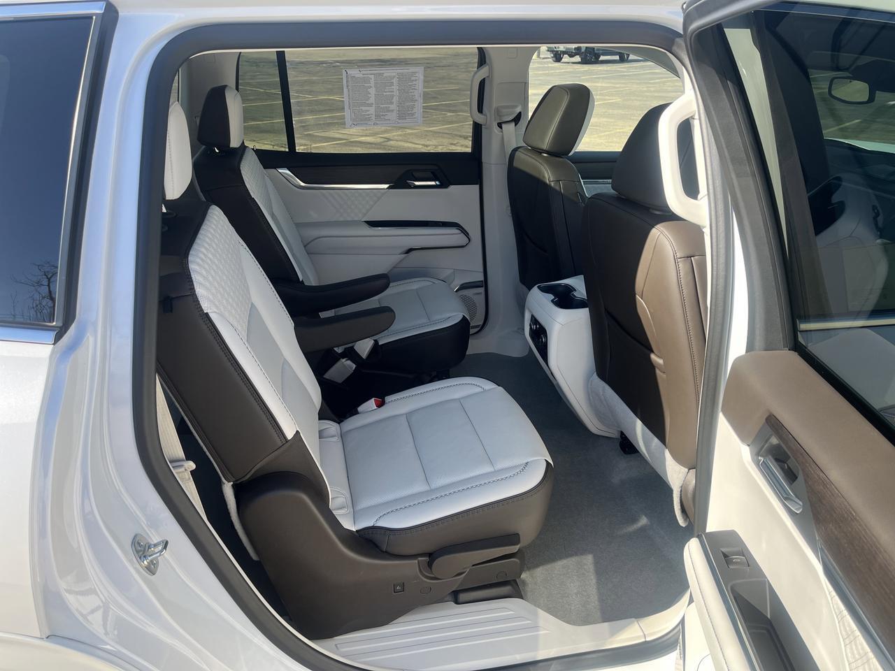 2025 GMC Acadia Denali w/Sunroof AdptvCrz HtdCldMemLthr HtdStrngWhl 20s HD-SurroundVision Saukville WI