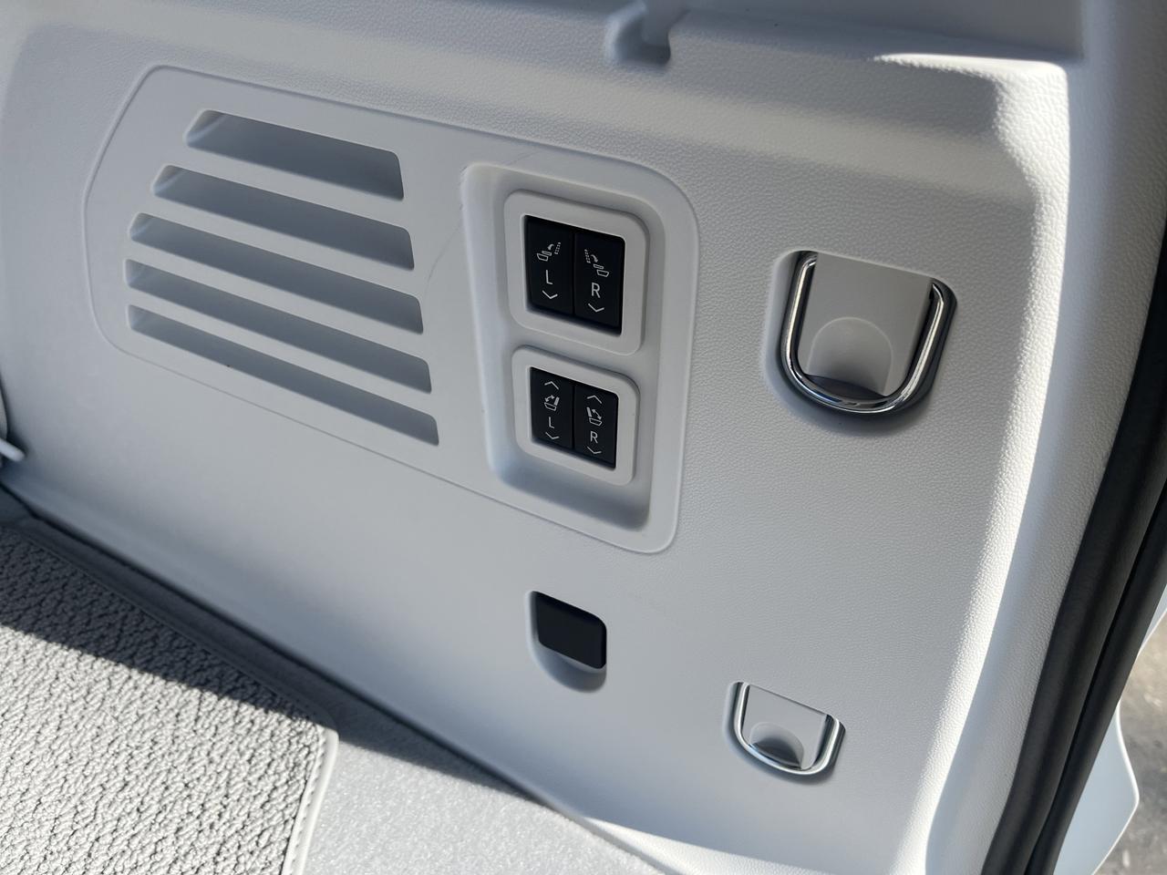 2025 GMC Acadia Denali w/Sunroof AdptvCrz HtdCldMemLthr HtdStrngWhl 20s HD-SurroundVision Saukville WI