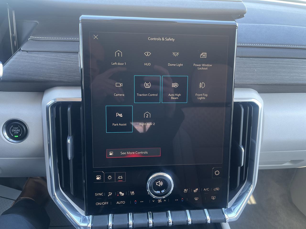 2025 GMC Acadia Denali w/Sunroof AdptvCrz HtdCldMemLthr HtdStrngWhl 20s HD-SurroundVision Saukville WI