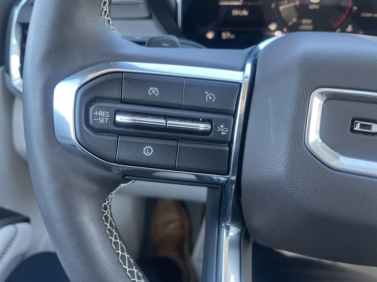 2025 GMC Acadia Denali w/Sunroof AdptvCrz HtdCldMemLthr HtdStrngWhl 20s HD-SurroundVision Saukville WI