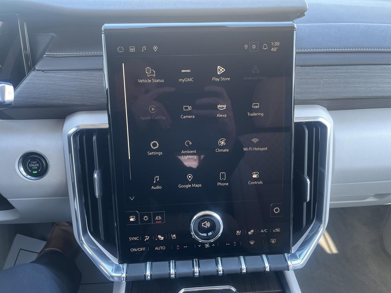 2025 GMC Acadia Denali w/Sunroof AdptvCrz HtdCldMemLthr HtdStrngWhl 20s HD-SurroundVision Saukville WI