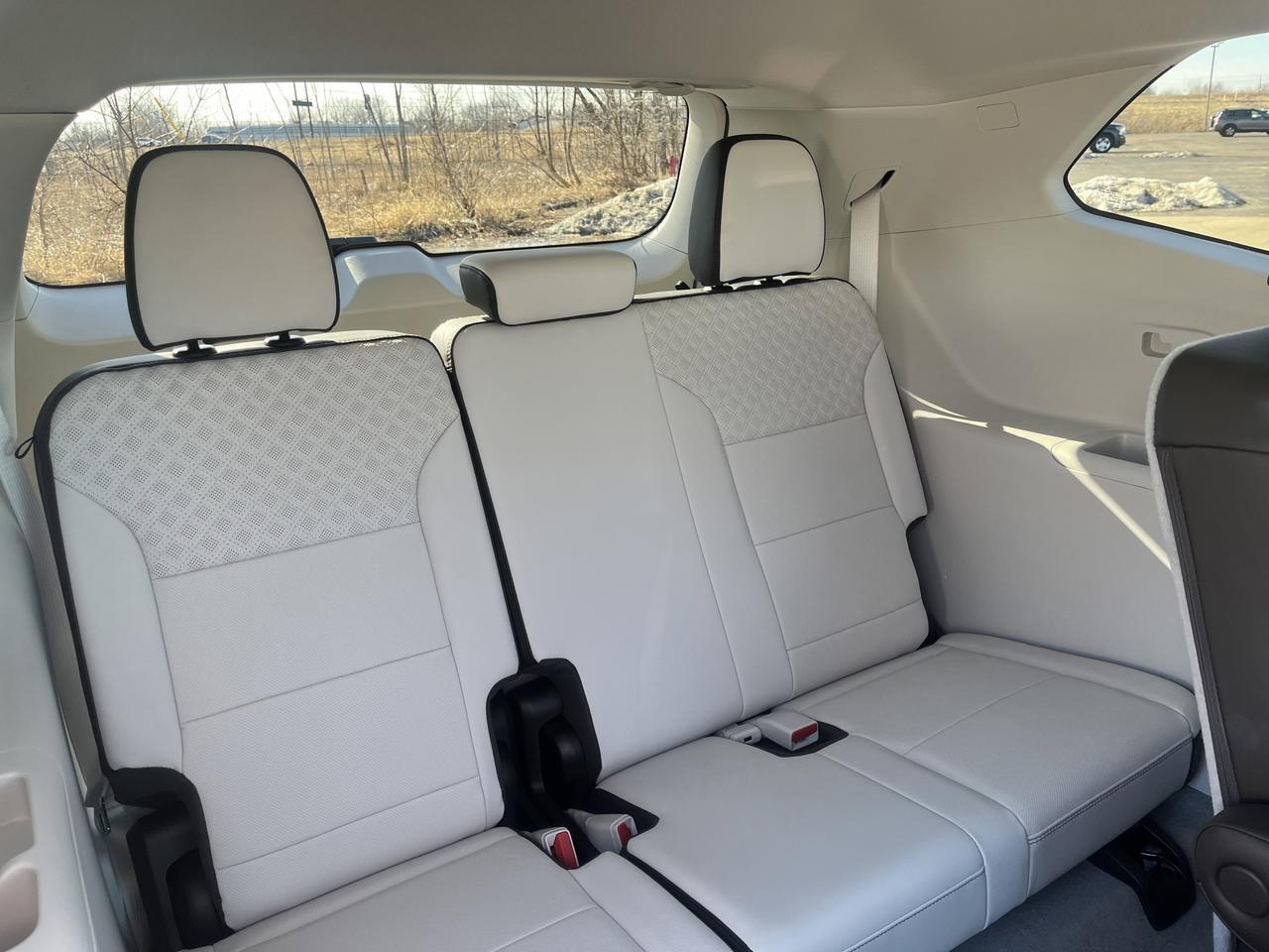 2025 GMC Acadia Denali w/Sunroof AdptvCrz HtdCldMemLthr HtdStrngWhl 20s HD-SurroundVision Saukville WI