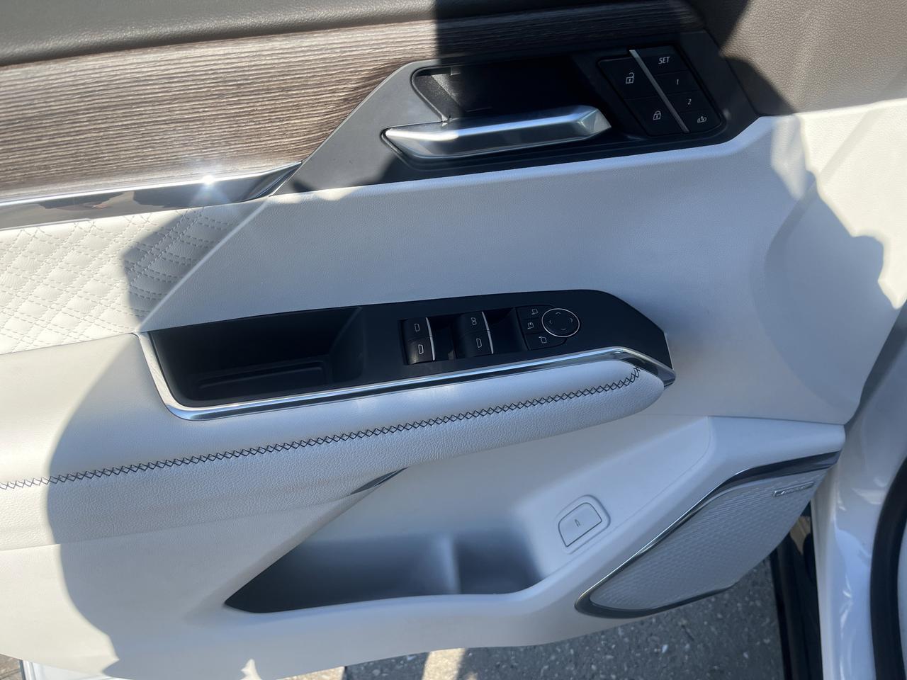 2025 GMC Acadia Denali w/Sunroof AdptvCrz HtdCldMemLthr HtdStrngWhl 20s HD-SurroundVision Saukville WI