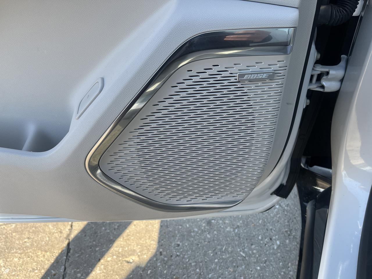 2025 GMC Acadia Denali w/Sunroof AdptvCrz HtdCldMemLthr HtdStrngWhl 20s HD-SurroundVision Saukville WI