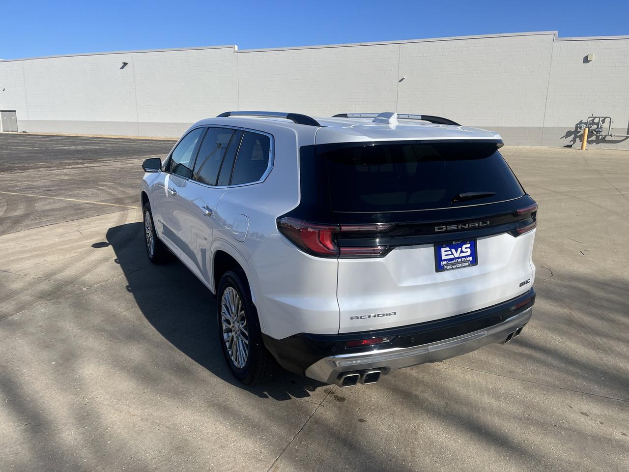 2025 GMC Acadia Denali w/Sunroof AdptvCrz HtdCldMemLthr HtdStrngWhl 20s HD-SurroundVision Saukville WI