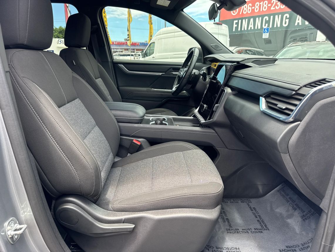 2025 GMC Acadia Elevation Sport Utility 4D