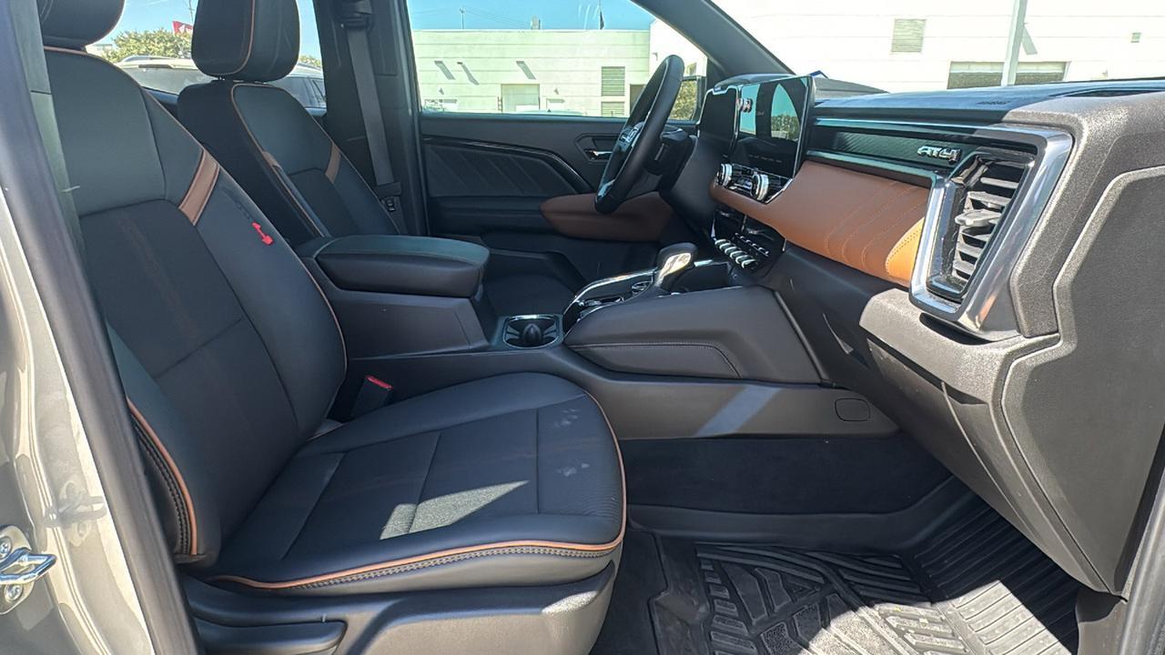 2025 GMC Canyon 4WD AT4  Selma TX