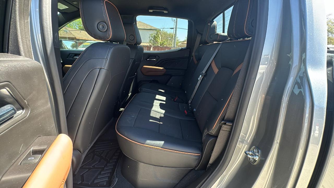 2025 GMC Canyon 4WD AT4  Selma TX