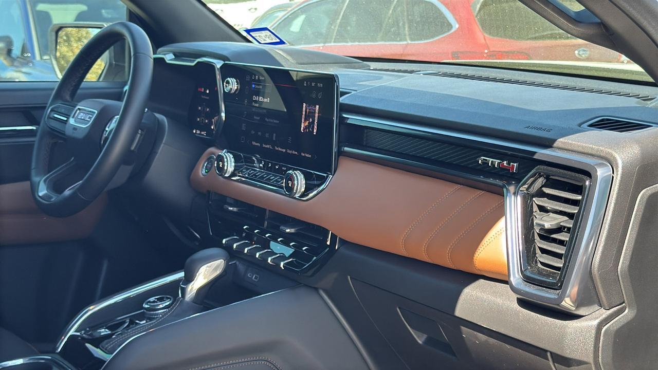 2025 GMC Canyon 4WD AT4  Selma TX