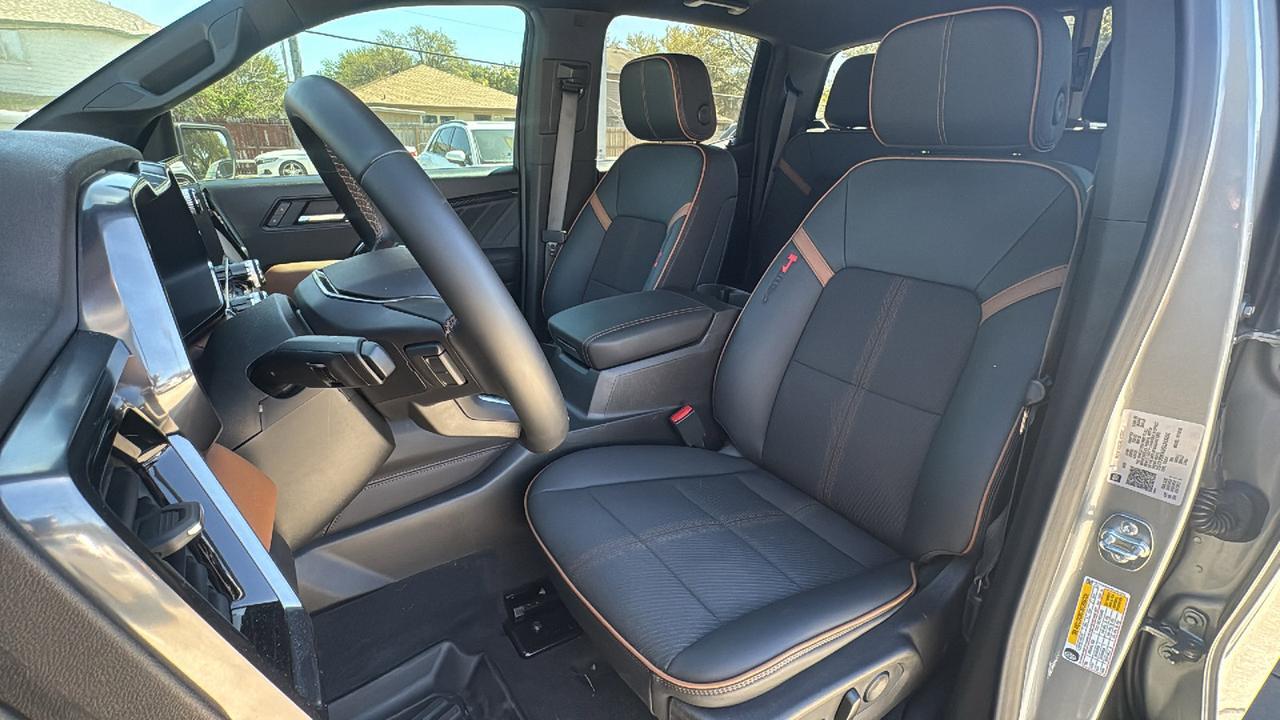 2025 GMC Canyon 4WD AT4  Selma TX