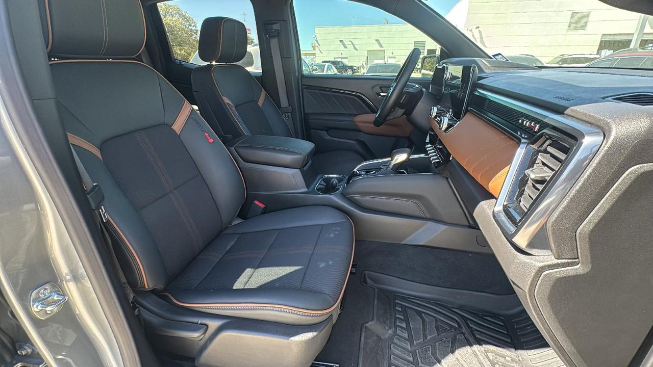 2025 GMC Canyon 4WD AT4  Selma TX