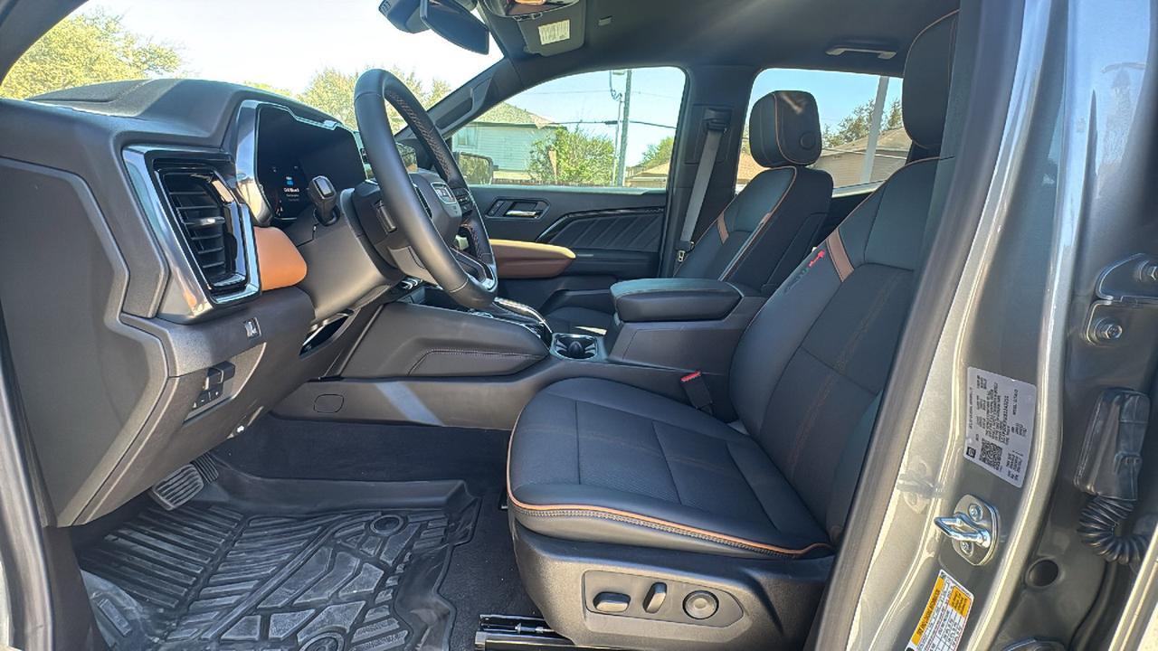 2025 GMC Canyon 4WD AT4  Selma TX