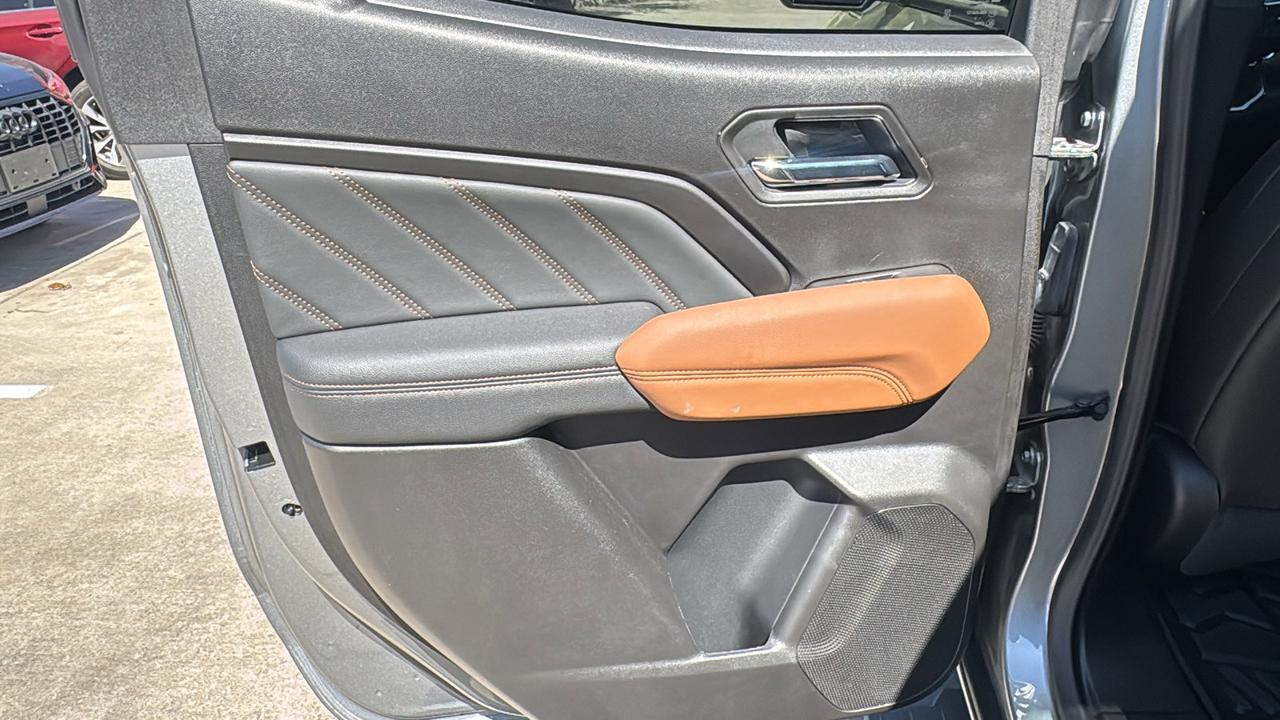 2025 GMC Canyon 4WD AT4  Selma TX