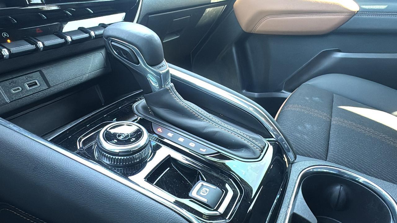 2025 GMC Canyon 4WD AT4  Selma TX