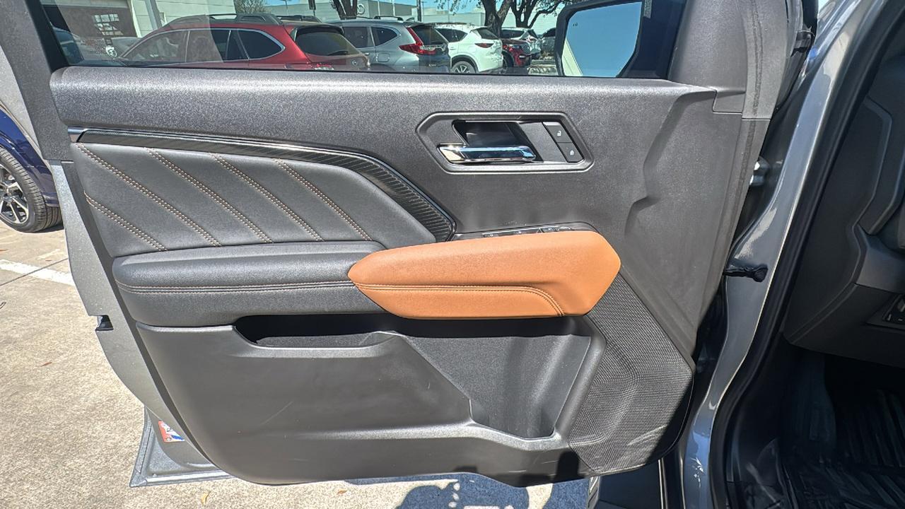 2025 GMC Canyon 4WD AT4  Selma TX