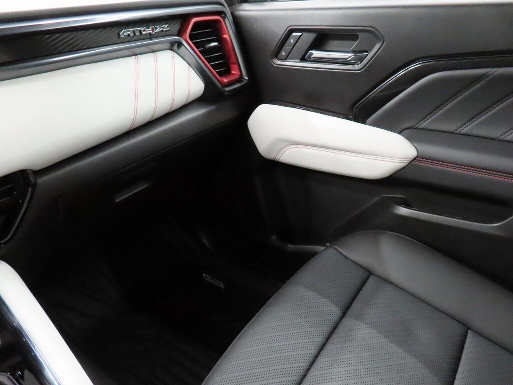 2025 GMC Canyon 4x4 Crew Cab AT4 Fond du Lac WI