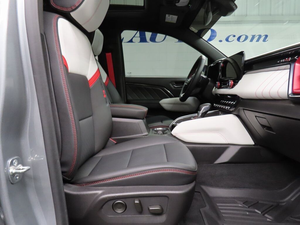 2025 GMC Canyon 4x4 Crew Cab AT4 Fond du Lac WI