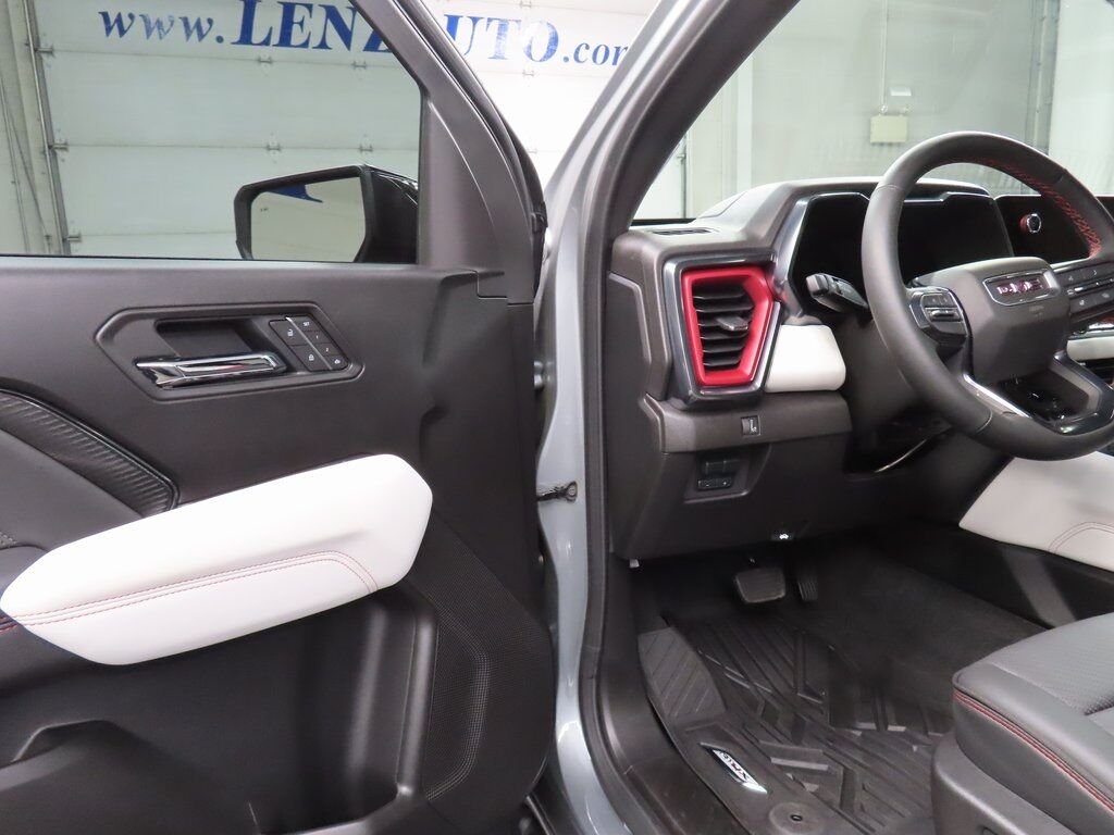 2025 GMC Canyon 4x4 Crew Cab AT4 Fond du Lac WI