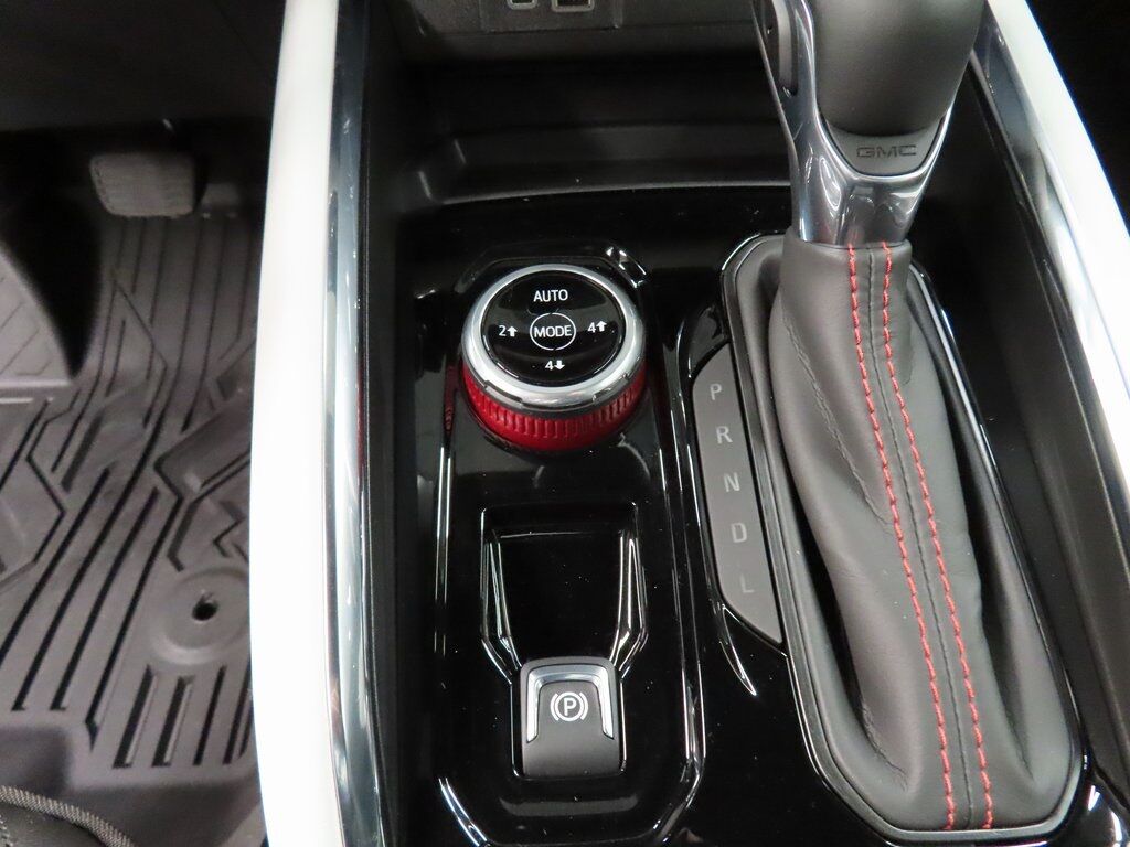 2025 GMC Canyon 4x4 Crew Cab AT4 Fond du Lac WI