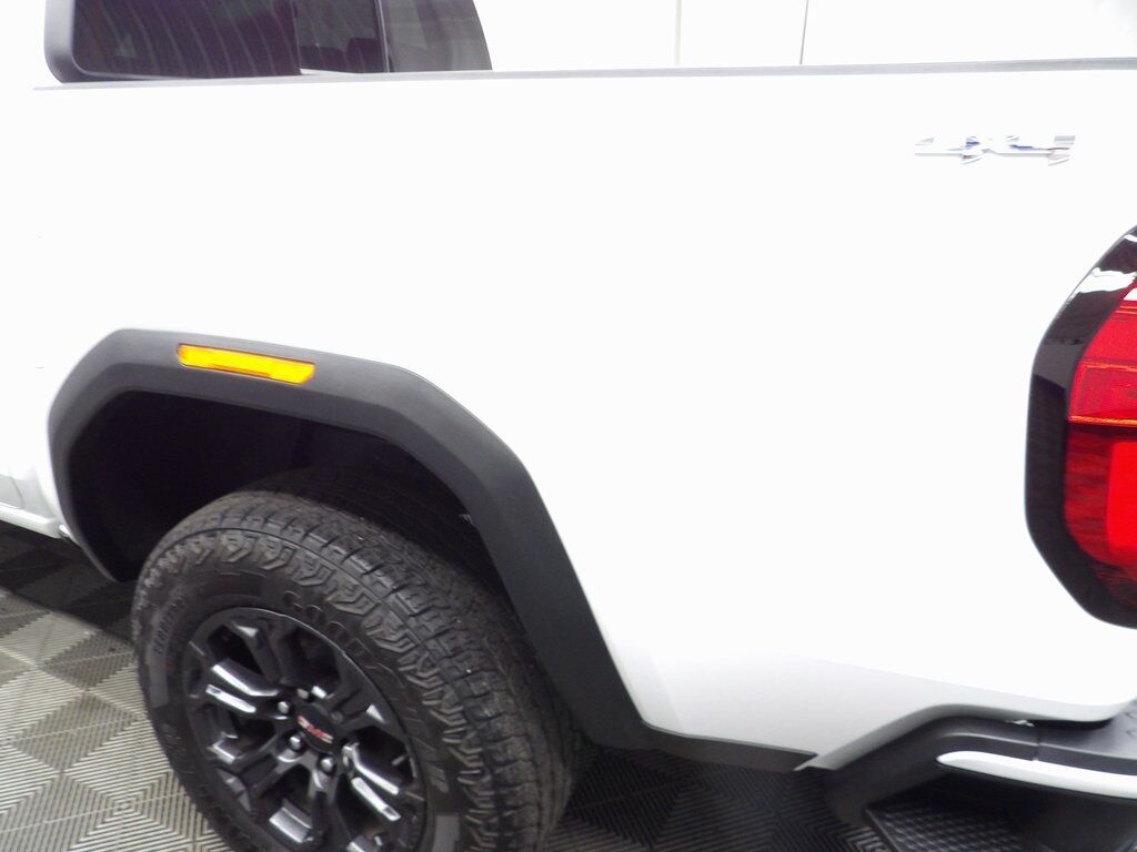 2025 GMC Canyon 4x4 Crew Cab Elevation Fond du Lac WI